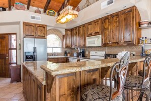 Fridge, microwave, oven, stovetop - Irish Dream Beachfront in Las Conchas (Las Conchas)