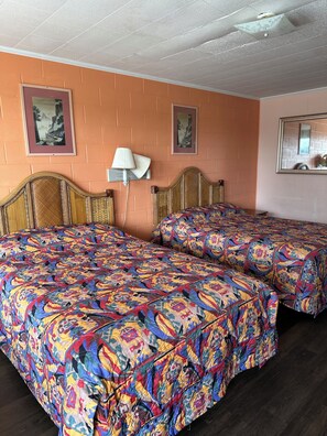 Kahden hengen standard-huone (yksi tai kaksi sänkyä)