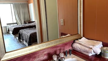 Standard Double Room | Bathroom