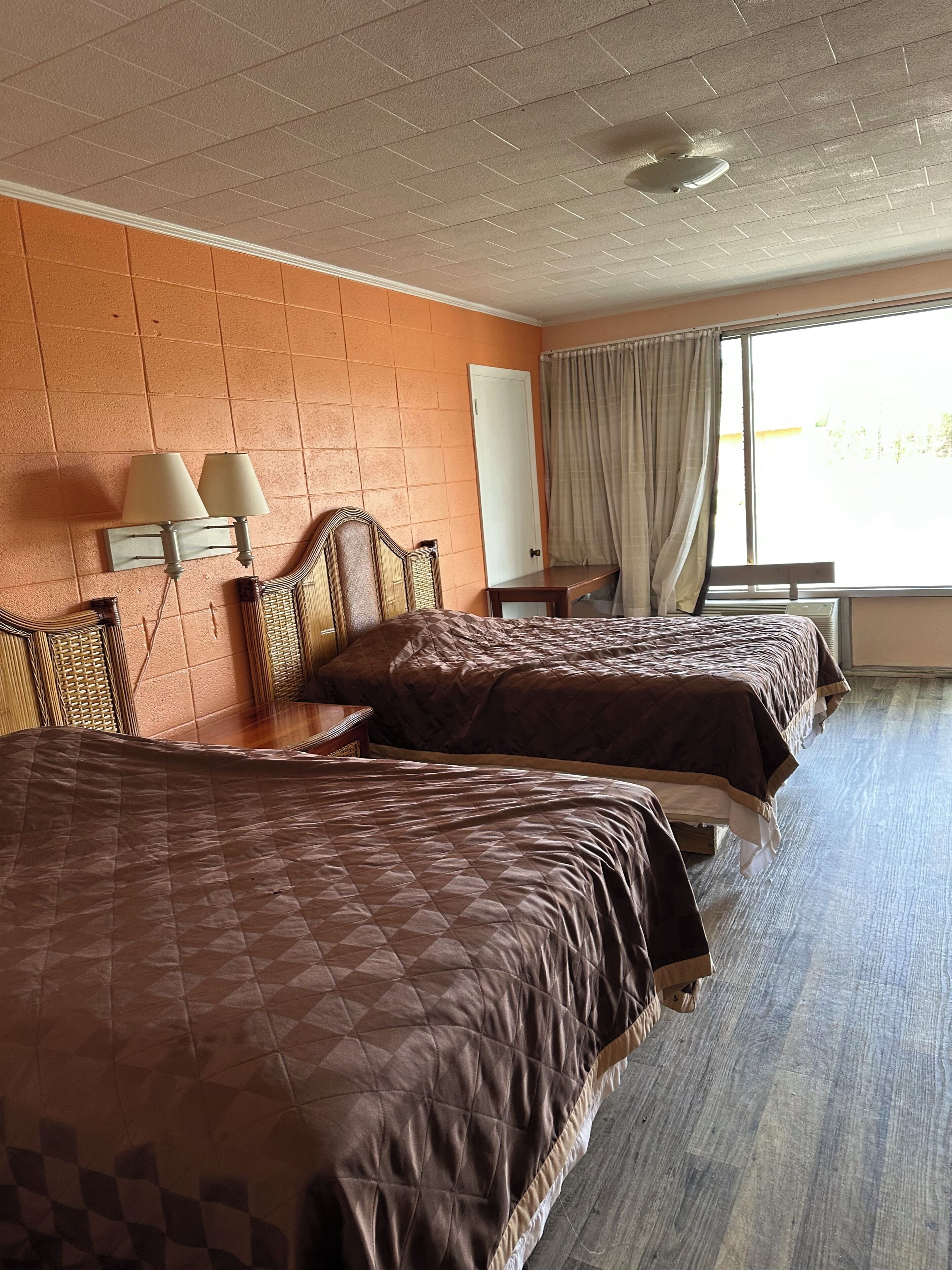 Kahden hengen standard-huone (yksi tai kaksi sänkyä)