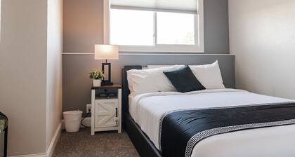 Cozy 1-bedroom apartment with Private Hot-tub & Pool table