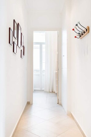 Interior - Modern Apartment Close to Beach & City Centre (Cannes)