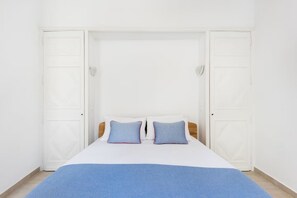 2 bedrooms, iron/ironing board, WiFi, bed sheets - Modern Apartment Close to Beach & City Centre (Cannes)