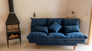 Deluxe Cabin, 1 Queen Bed with Sofa bed, Non Smoking, Lake View | Living area