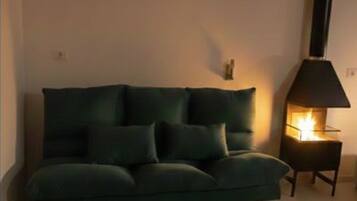 Cabane Deluxe, 1 grand lit et 1 canapé-lit, non-fumeur, vue partielle sur le lac | Intérieur