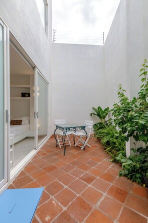 Premium bedding, individually furnished, desk, laptop workspace - Casa Paguro by Xarm Apartments (Santa Marta)