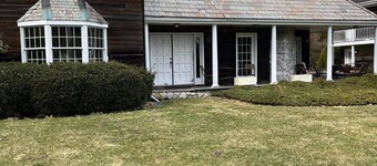 Charming 3-bedroom house in lovely Jamesport- near water, Riverhead, Shinnecock.