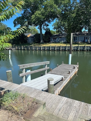 Property grounds - Charming 3-bedroom house in lovely Jamesport- near water, Riverhead, Shinnecock. (Jamesport)