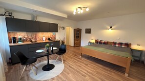 1 dormitori, un bressol de viatge, wifi gratuïta i roba de llit 