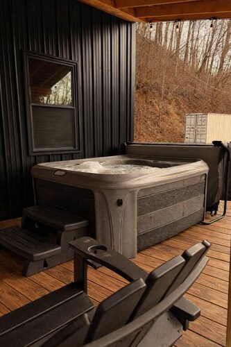 Trailside Saloon Lodge #F | 4BR | Sleeps 14 | Hot Tub