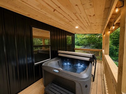 Trailside Saloon Lodge #F | 4BR | Sleeps 16 | Hot Tub