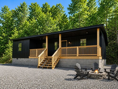 Trailside Saloon Lodge #F | 4BR | Sleeps 14 | Hot Tub