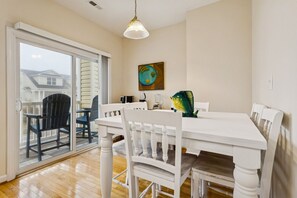 Dining - Seas the Day - Walk to beach, 4 stories, games, central (Virginia Beach)