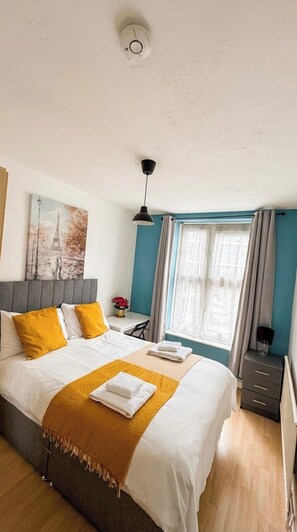 Iron/ironing board, free WiFi, bed sheets - Modern Stockwell Flat | Fast Links to Central (Greater London)