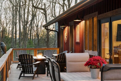 10 min to Asheville | Creekside, Fire Table, Games