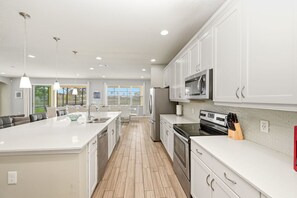 Fridge, microwave, stovetop, dishwasher - 15BR Near Disney | Private Pool | Custom Theme (Davenport)