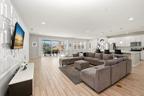 TV - 15BR Near Disney | Private Pool | Custom Theme (Davenport)