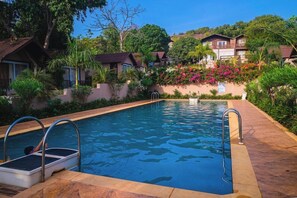 Outdoor pool - Stone Wood Resort & Spa (Mandrem)