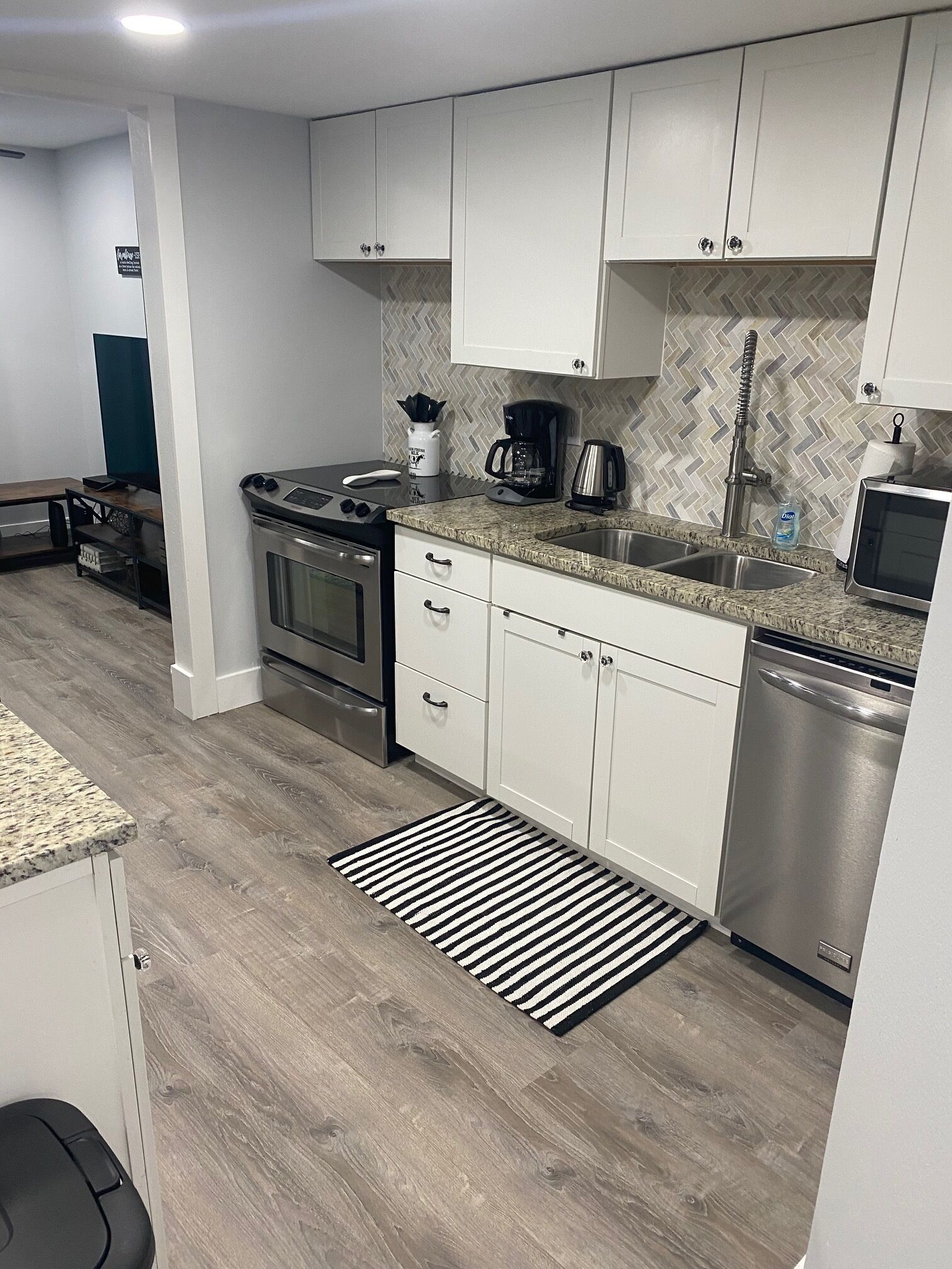 Luxury Condo, 2 Bedrooms, Non Smoking, Pets Allowed | Private kitchen