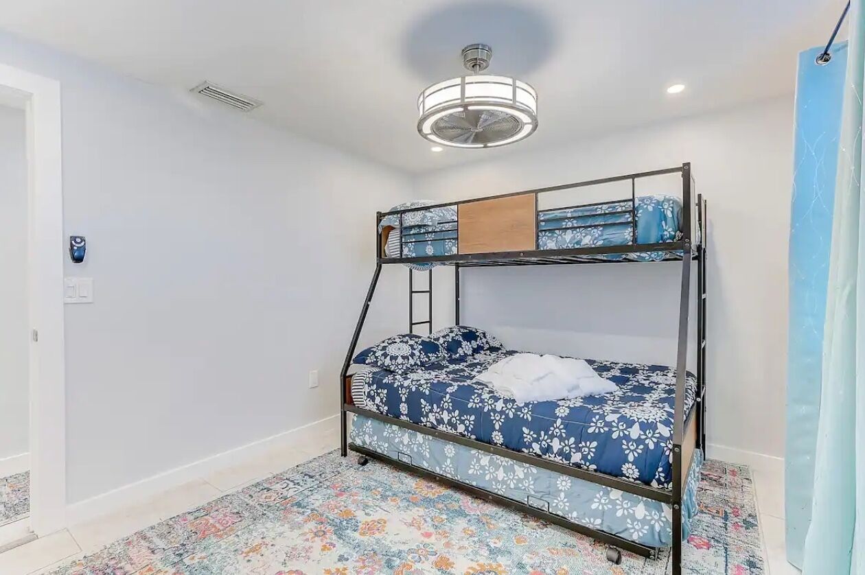 Luxury Condo, 2 Bedrooms, Non Smoking, Pets Allowed