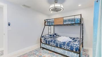 Luxury Condo, 2 Bedrooms, Non Smoking, Pets Allowed