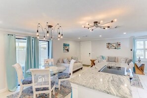 Luxury Condo, 2 Bedrooms, Non Smoking, Pets allowed | Interior