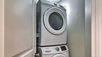 Luxury Condo, 2 Bedrooms, Non Smoking, Pets Allowed | Interior