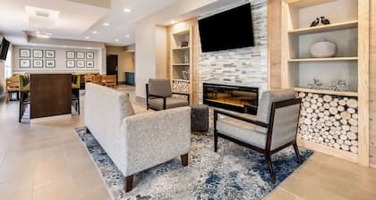 Stay in a Modern, Stylish Room Perfect for Families Seeking a Relaxing Escapes