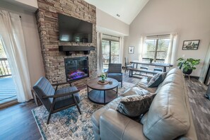 Living area - Whispering Pine Cabin at Tall Timbers Camp, Hollister MO (Hollister)