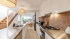 Fridge, microwave, stovetop, dishwasher - La Palma - beach, village, style (Sunshine Beach)