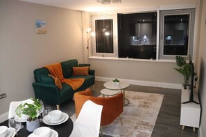 Apartamento, 2 quartos, lareira | Sala de estar