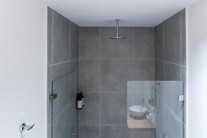 Bathroom - Fresco Living (Medellín)