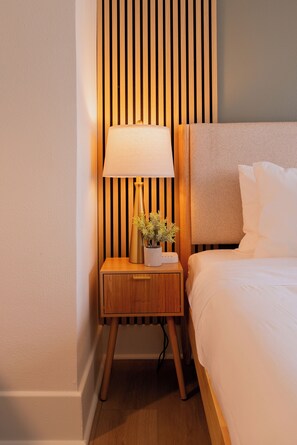5 bedrooms, iron/ironing board, WiFi - Sleeps 12 · 3-Kitchen · Walk to Link Light Rail (Seattle)