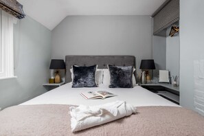 1 bedroom, iron/ironing board, free WiFi, bed sheets - The Fox at Hurley - The Warren Suite (Maidenhead)