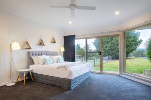 Room - The Peninsula - Pool and Privacy (BROADWATER)