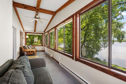 Sunset Cabin 4-bedroom cabin in adorable Dassel perfect for relaxing getaways