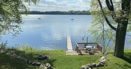 Sunset Cabin 4-bedroom cabin in adorable Dassel perfect for relaxing getaways