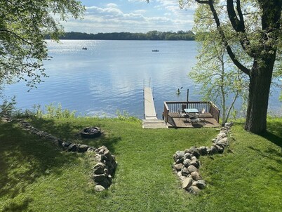 Sunset Cabin 4-bedroom cabin in adorable Dassel perfect for relaxing getaways
