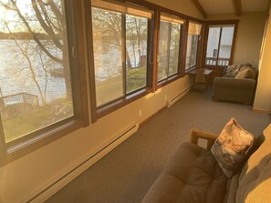 Smart TV, fireplace, DVD player, table tennis
