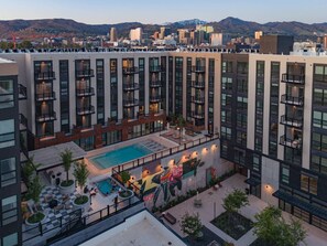 Exterior - Pool! Hot tub+Sauna+Parking+Gym 1 KG/1BA- DWTN! (Salt Lake City)