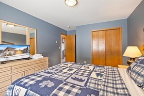 4 bedrooms, iron/ironing board, free WiFi, bed sheets