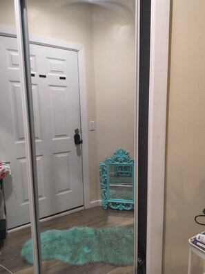 Interior - Charming 1-bedroom apartment with AC in vibrant Pittsburgh (Pittsburgh)