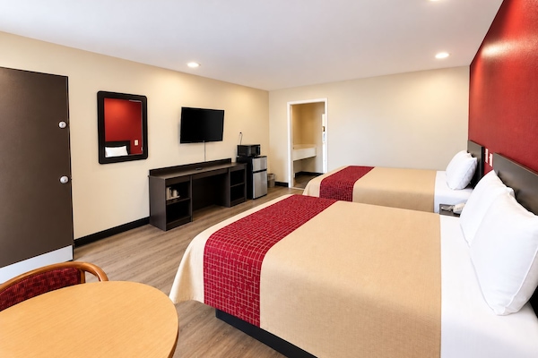 Room, 2 Queen Beds, Non Smoking | Desk, WiFi (free), bed sheets