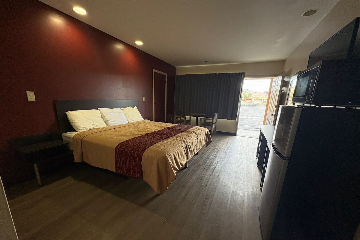 Room, 1 King Bed, Non Smoking