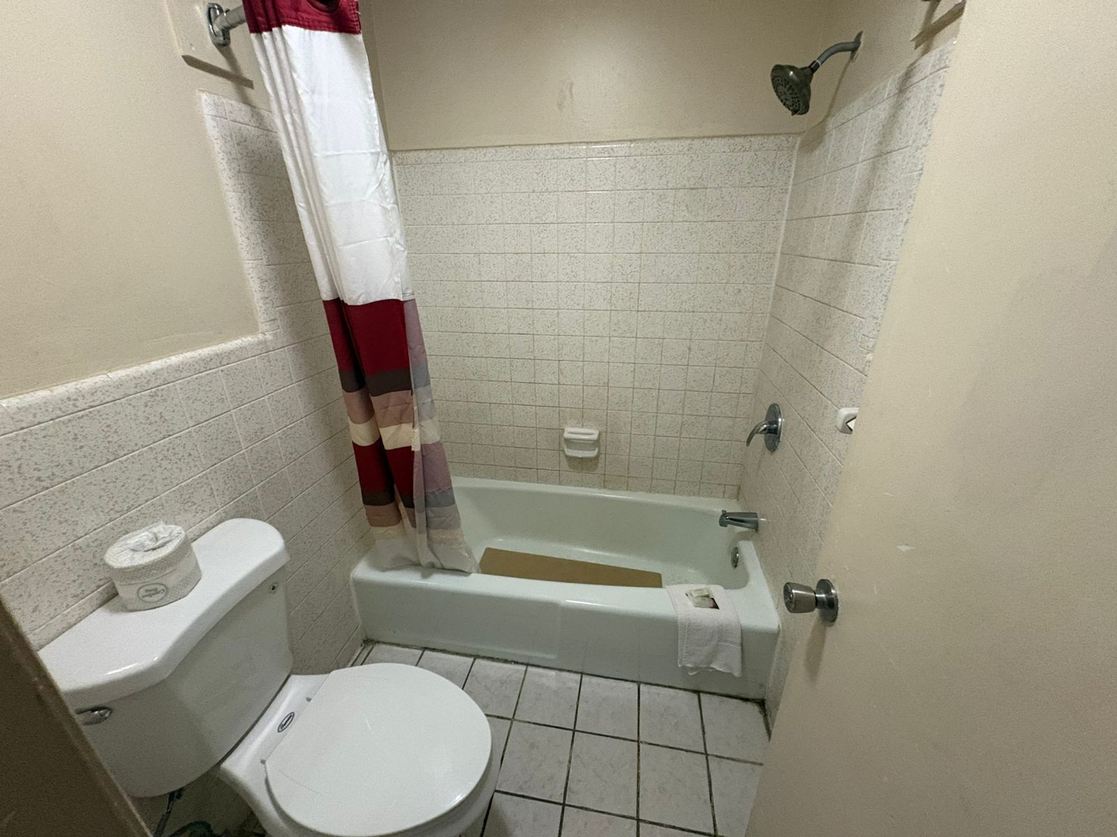 Room, 2 Queen Beds, Non Smoking | Bathroom