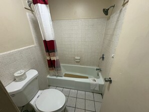 Room, 2 Queen Beds, Non Smoking | Bathroom - Budget Host Inn Ocala Near I-75 By Hotel O (Ocala)