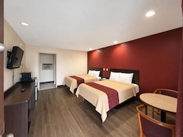 Escritorio, wifi gratis y ropa de cama