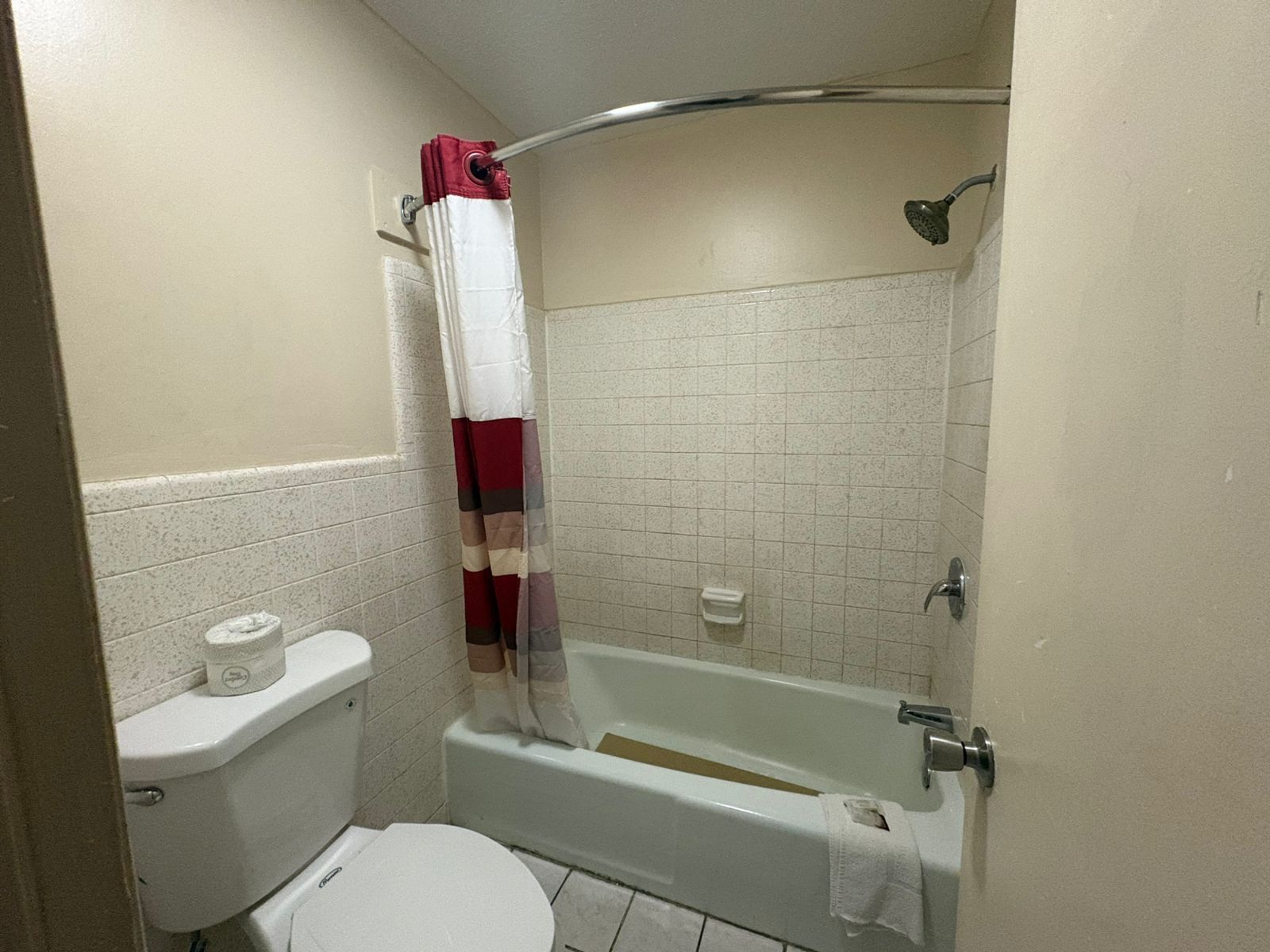 غرفة - سرير ملكي - لغير المدخنين | حمام