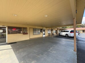Property entrance - Budget Host Inn Ocala Near I-75 By Hotel O (Ocala)