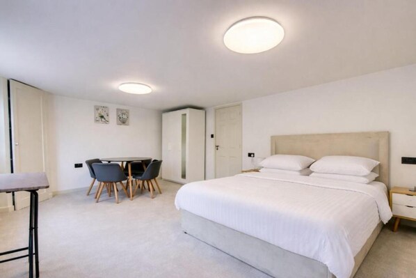 Two Bed Room Apartment ( 4 Guest) - Stylish 2BR Apartment in Leicester Square (London)